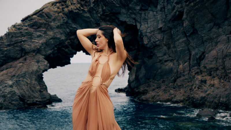 “La festa di Pantelleria” e “La fiesta de Pantelleria” sono i nuovi singolo di Nicole Nadan!