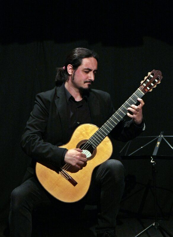 Davide Sciacca  in concerto a Leonforte (En) domenica 14 agosto